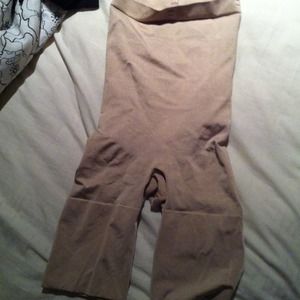 Nude SPANX tummy & thigh tuck & butt lift Sz M