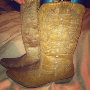 SOLD!!!!!!!!!!Cowgirl boots with bling on the side