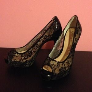 **REDUCED** Guess black lace peep toe