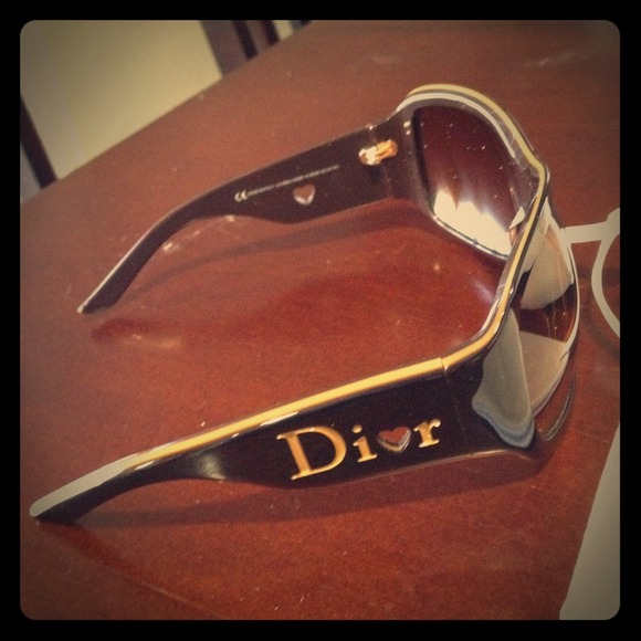 Dior Accessories - 🚫Sold🚫Dior sunglasses 👓