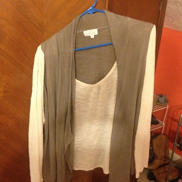 1X long sleeve shirt with best attached