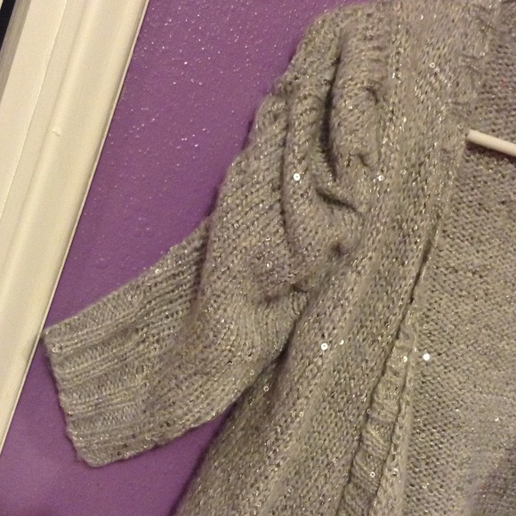sweater - Picture 2 of 2