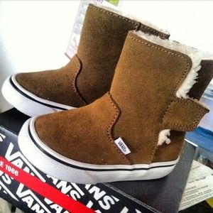 I'm selling van boots