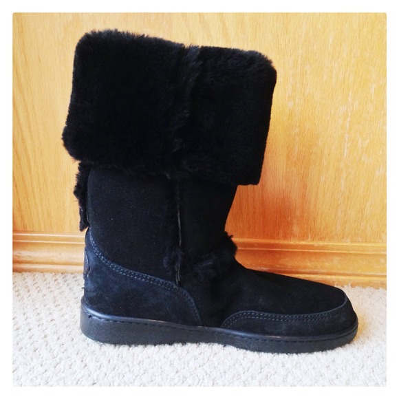 💲Price negotiable💲Minnetonka Sheepskin Boots. - Picture 3 of 4