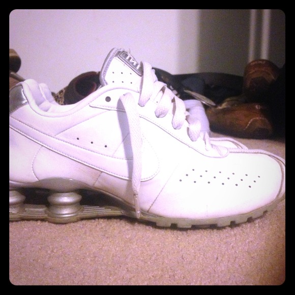 Nike Shoes - Nike running shoes clean white