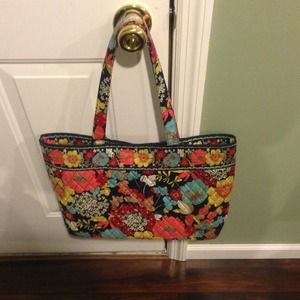 ☀REDUCED☀ Vera Bradley Bag- East West Tote!