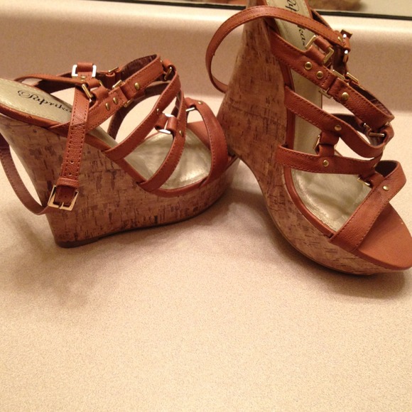 Reduced Paprika wedge sandles, brand new