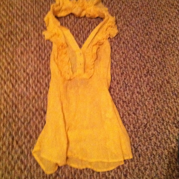 Ruffled halter in yellow