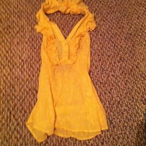 Ruffled halter in yellow