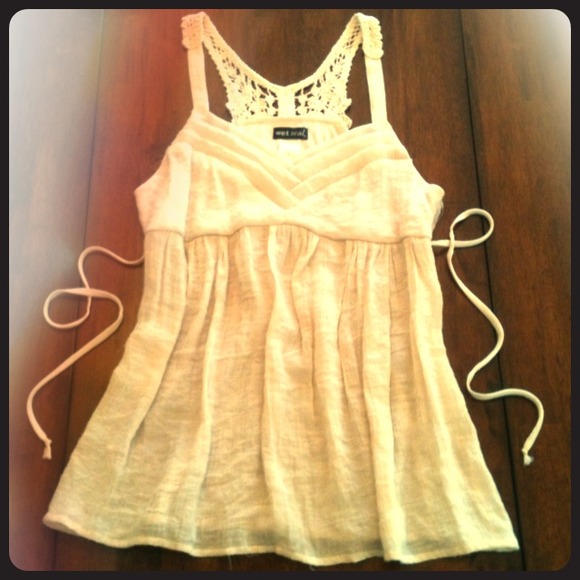 💥TRADED!💥Cream Babydoll Tank with Embroidery