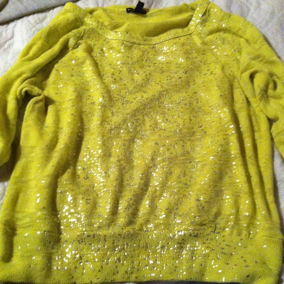 3/4 length sleeves yellow shirt