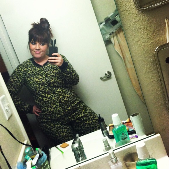 Fleece COMFY leopard print footed adult pajamas. - Picture 1 of 3