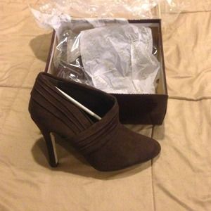 ✨REDUCED✨ New Brown heels. Very comfortable!