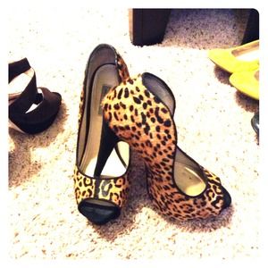 Classiques cheetah print Peep toe- barely loved