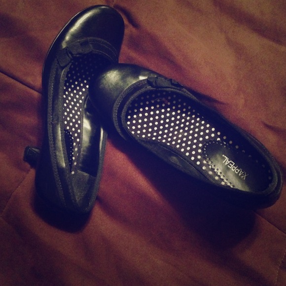 Black pumps