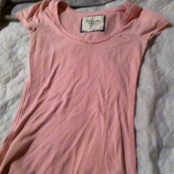 Abercrombie & Fitch light pink T-shirt
