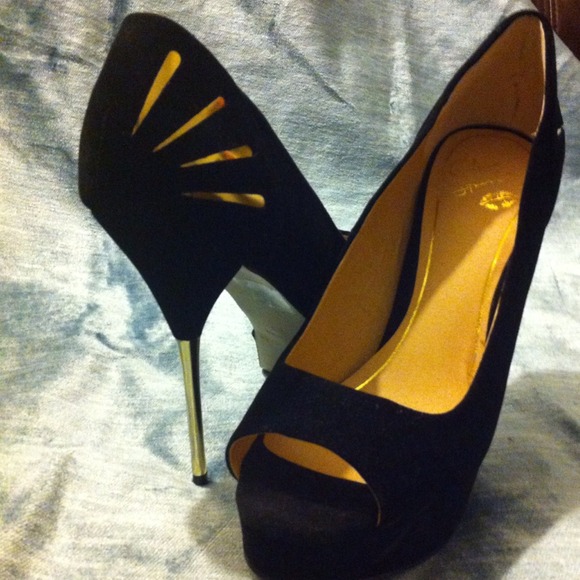 Victoria's Secret Shoes - Super sexy black Victorias Secret peep toe pumps