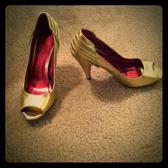 Gold peep toe pumps
