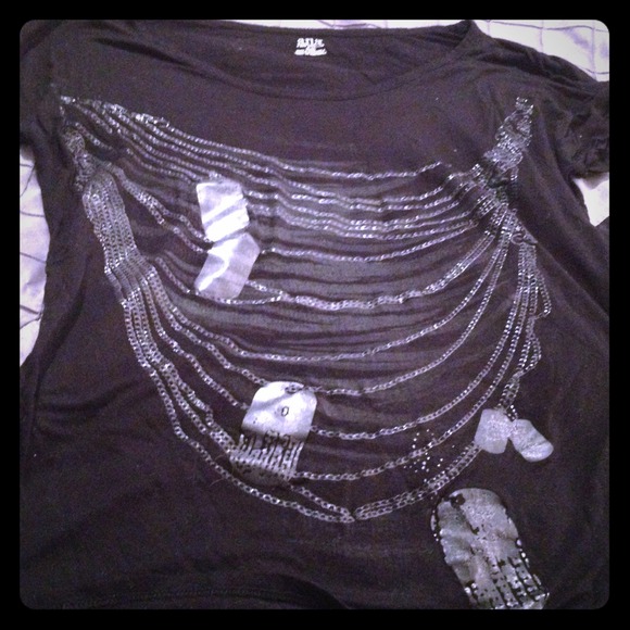 ⚡Reduced⚡Blk shirt with dog tag design