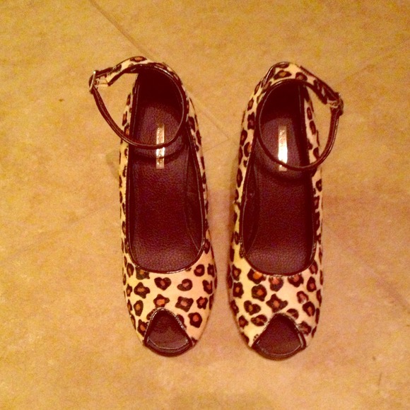 TRADED. NWOT. Cheetah print peep toe shoes size 7