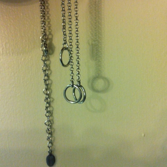 Guess three rings hanging necklace