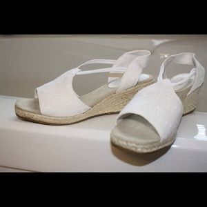 NEW pair of shoes!! NWOT❤REDUCED❤