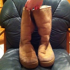 *🎉Reserved🎉*Uggs beige boots