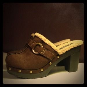 SOLD Fleece Lined Clogs💖