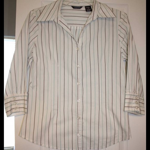 3/4" sleeves.  Like new! Worn one time!