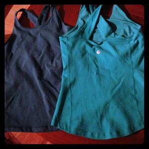 Set of 2 Lululemon Athletica work out tops!