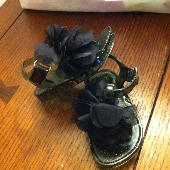 🚫🚫SOLD🚫🚫Infant black jelly sandals with flower