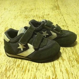 Converse Velcro