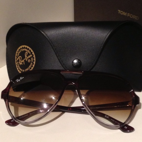 📍SOLD📍Ray-ban CATS5000 RB4125 824/51