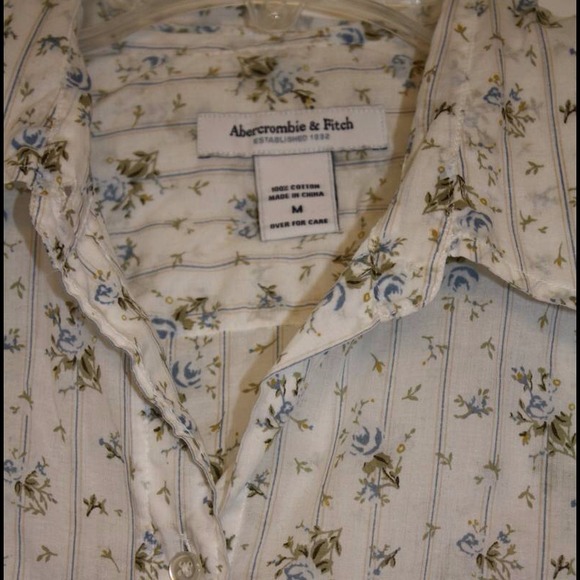 I think it's a slim fit. It's too tight for me