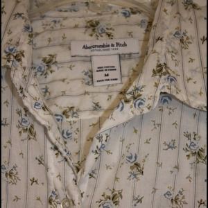 I think it's a slim fit. It's too tight for me