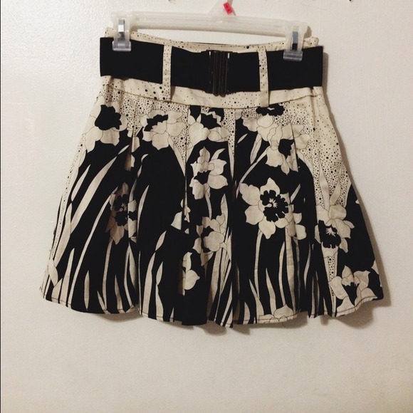 Forever 21 Dresses & Skirts - Forever 21 - Cute pleated skirt