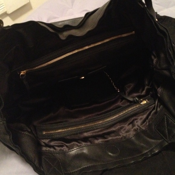 Brand NEW DKNY stunning leather handbag - Picture 3 of 4