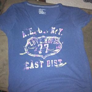 American Eagle T-shirt V neck