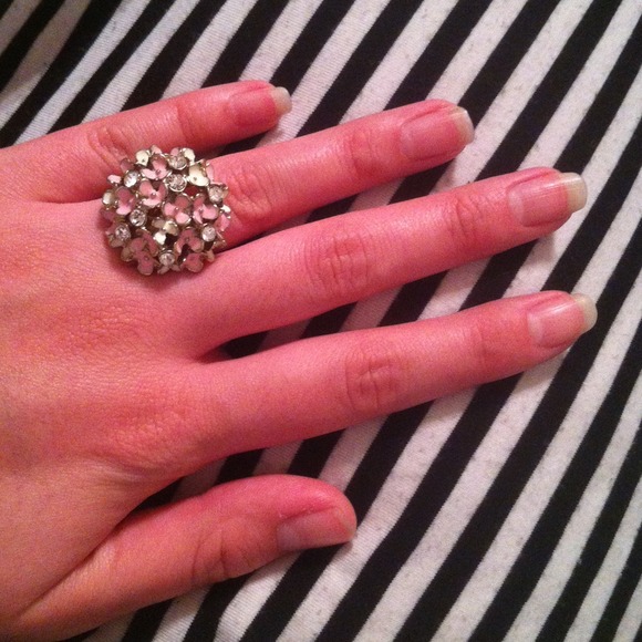⚡SOLD⚡Flower Ring - Picture 2 of 4