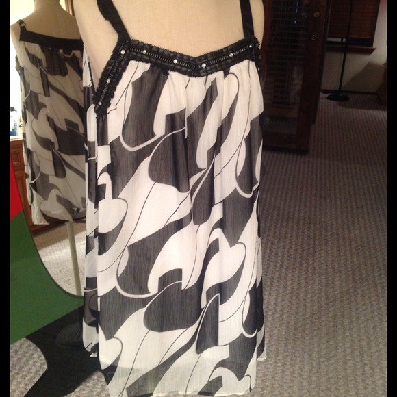 Black & white dress. Beautiful print and detail