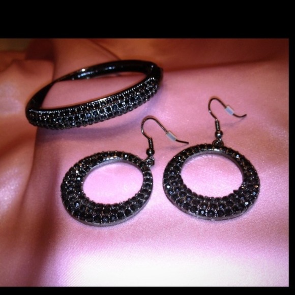 Bracelet and earring set - Picture 1 of 3