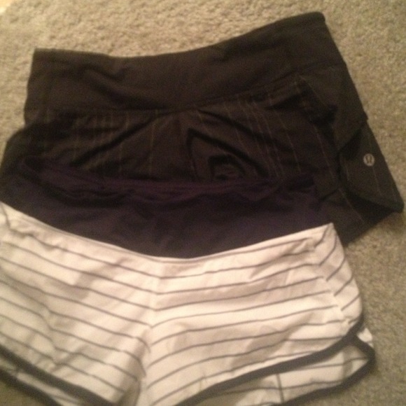 Lululemon shorts size 4 like new!!