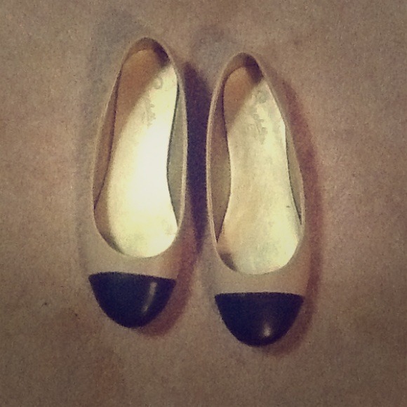 Seychelles Beige and Black Cap Toe Flats