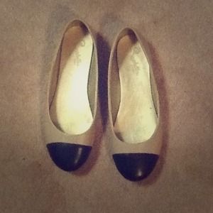 Seychelles Beige and Black Cap Toe Flats