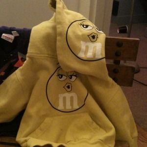 💰💰💰SOLD💰💰💰M&M hoodie 3t Yellow. ITEM PP