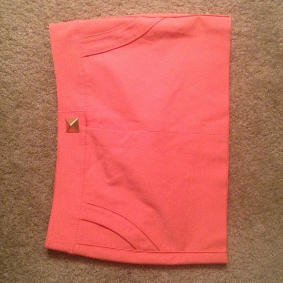 Marciano coral mini skirt. Lined underneath - new