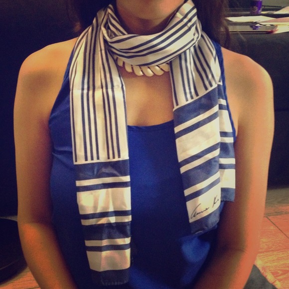 Anne Klein Accessories - ❌SOLD❌Vintage Anne Klein 💯% Silk Scarf