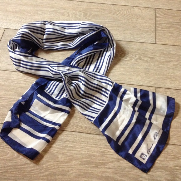 ❌SOLD❌Vintage Anne Klein 💯% Silk Scarf - Picture 2 of 4