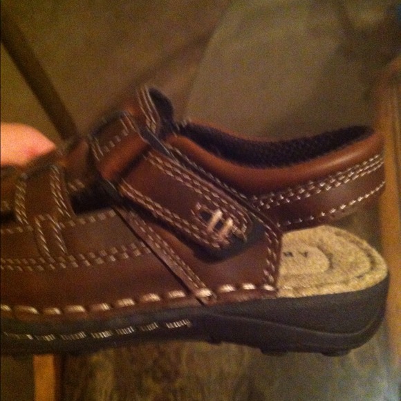 Little boys sandals!- NWOT - Picture 3 of 3