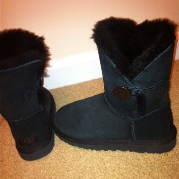 ⛔SOLD🚫 through pp Authentic black ugg boots - Picture 1 of 1